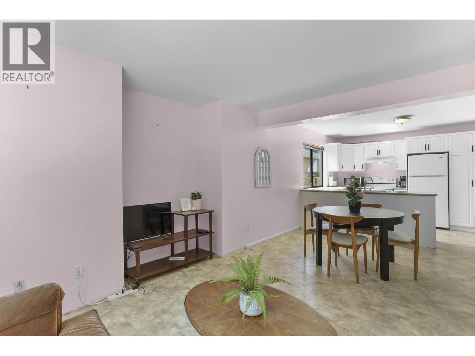 12229 Forest Place Property Photo 6
