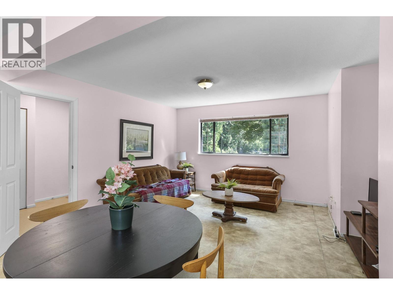 12229 Forest Place Property Photo 7