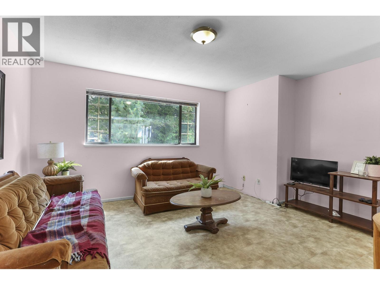 12229 Forest Place Property Photo 8