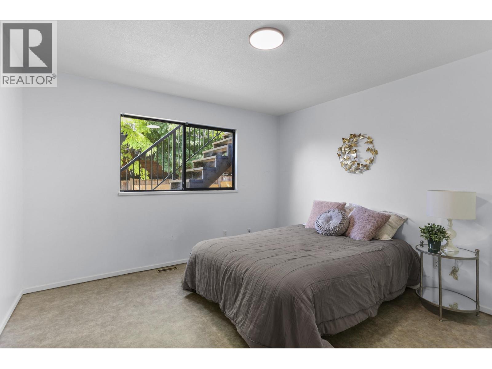 12229 Forest Place Property Photo 9