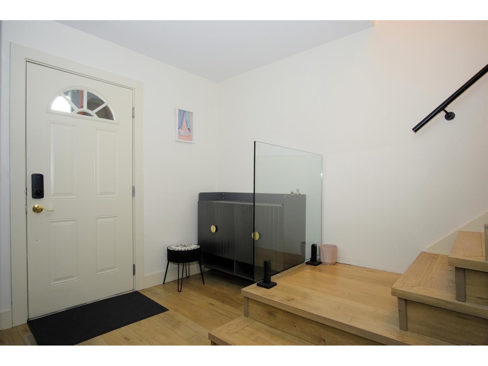 10 10736 Guildford Drive Property Photo 3