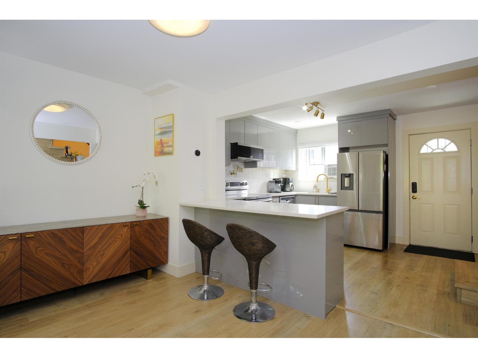10 10736 Guildford Drive Property Photo 7