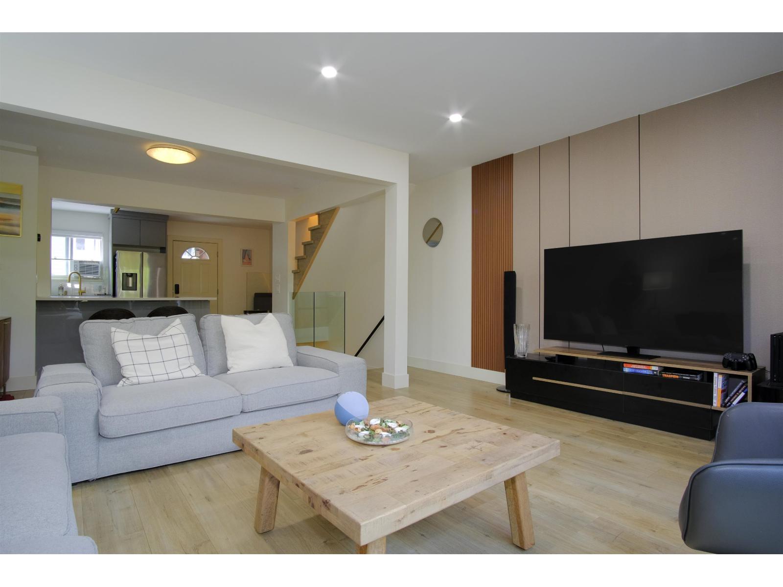 10 10736 Guildford Drive Property Photo 13