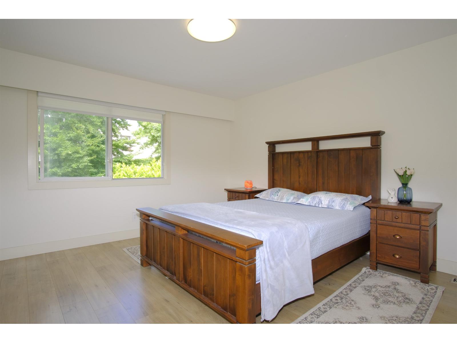 10 10736 Guildford Drive Property Photo 14