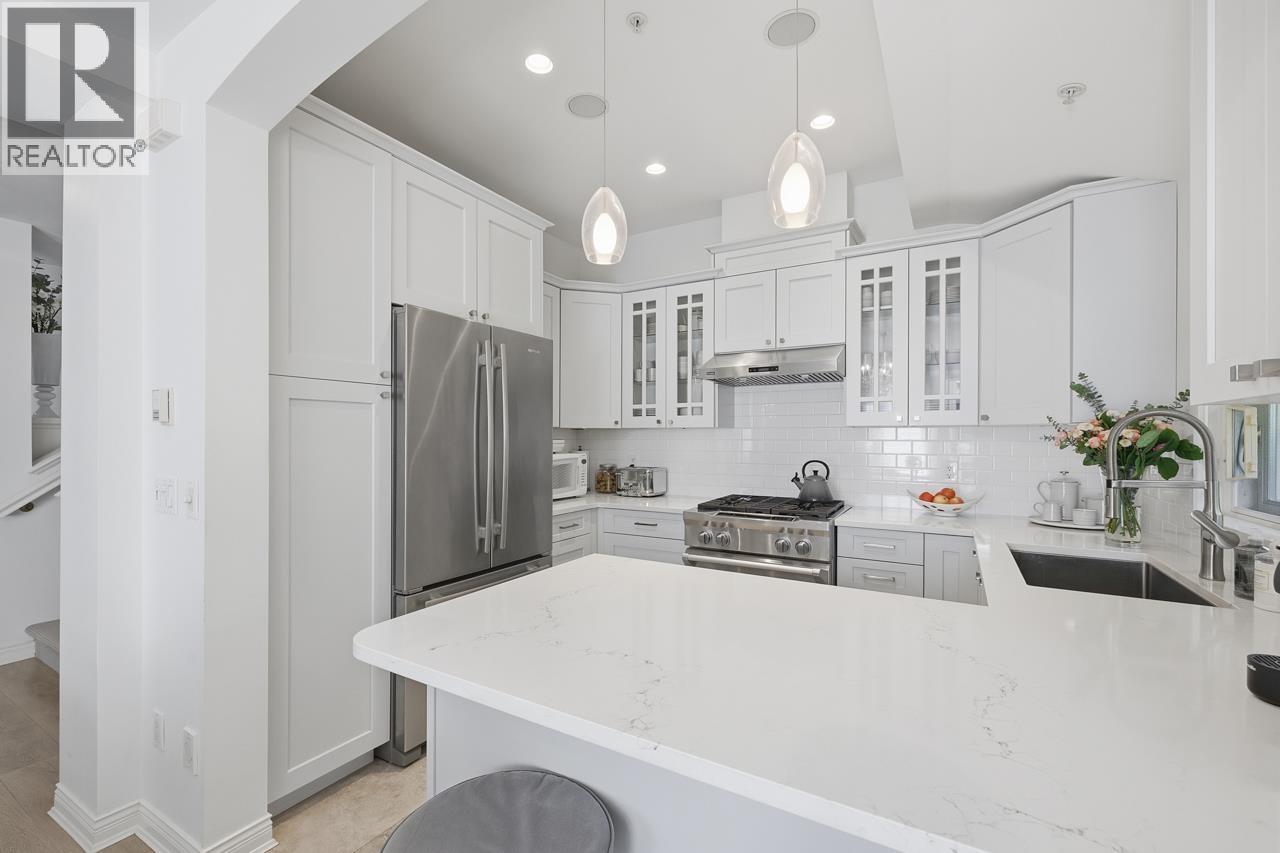 5338 Larch Street Property Photo 12