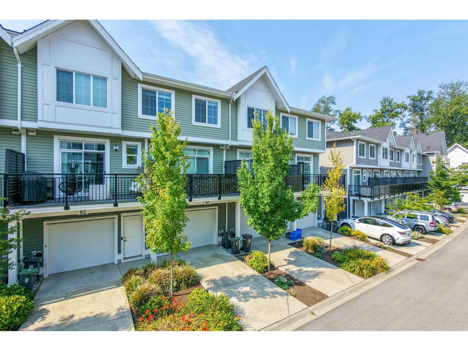 83 20180 84 AVENUE Property Photo 1