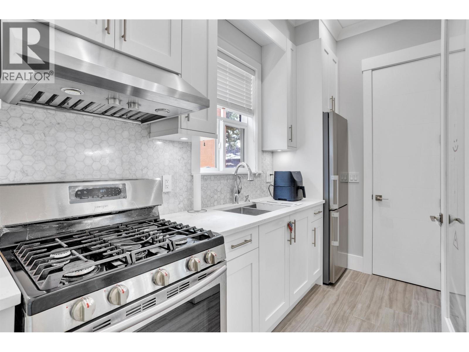 7158 Hastings Street Property Photo 12