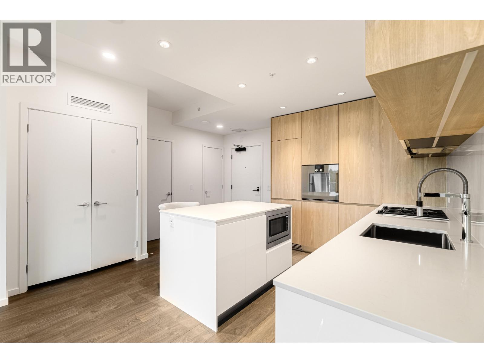 528 6300 Minoru Boulevard Property Photo 3