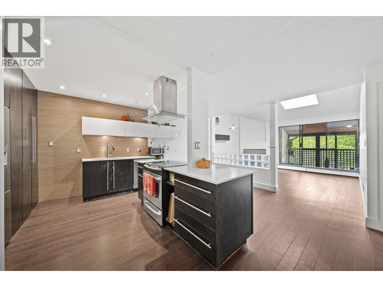 304 141 W 13th Street Property Photo 1
