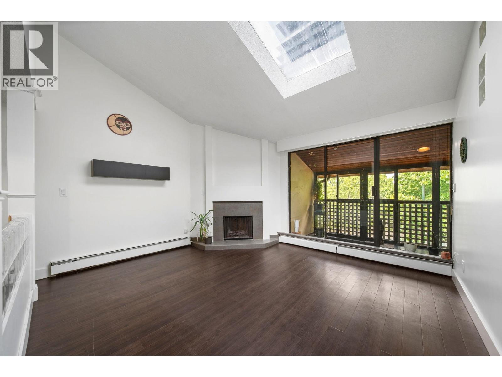 304 141 W 13th Street Property Photo 3