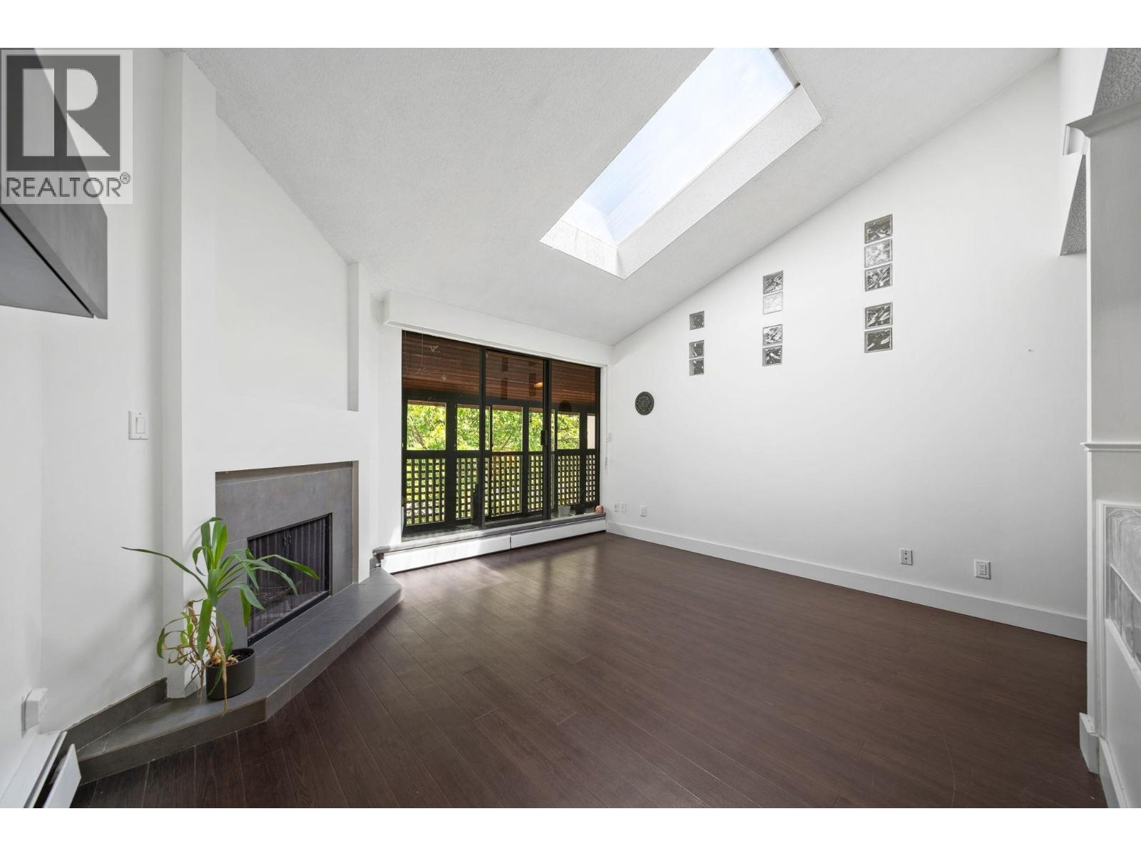 304 141 W 13th Street Property Photo 5
