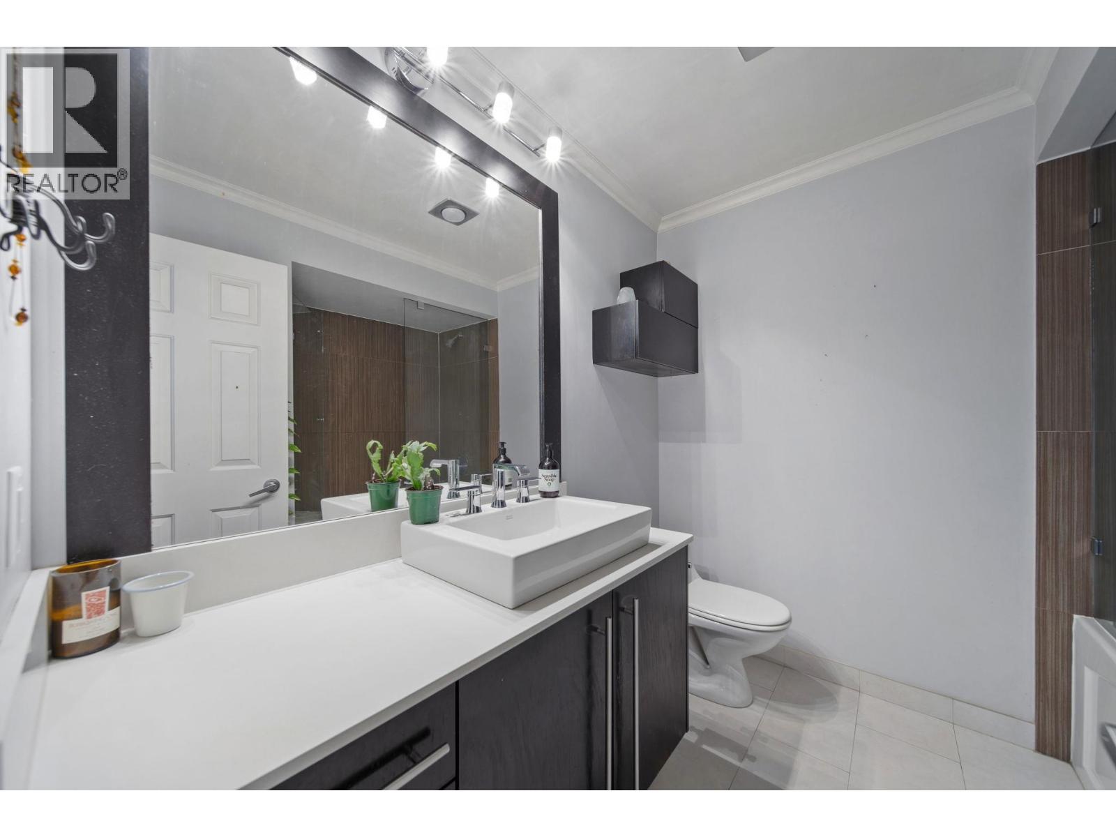 304 141 W 13th Street Property Photo 24