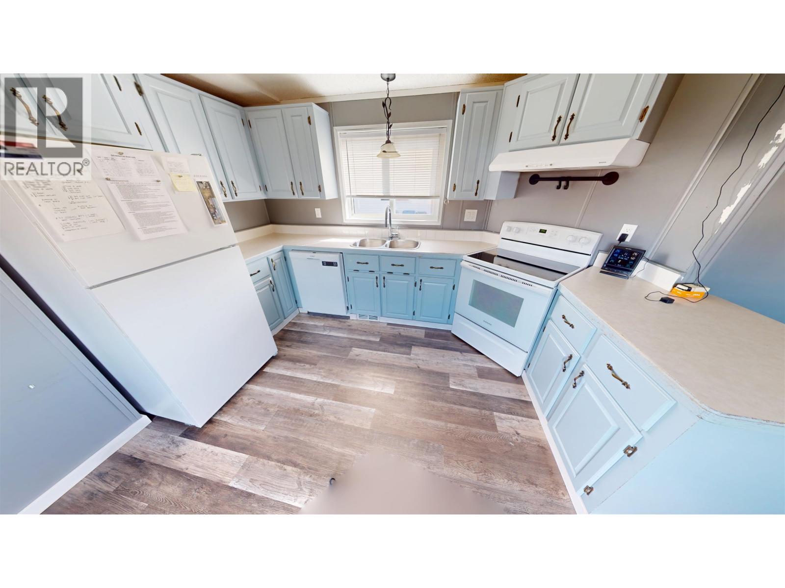 169 9207 82 Street Property Photo 6