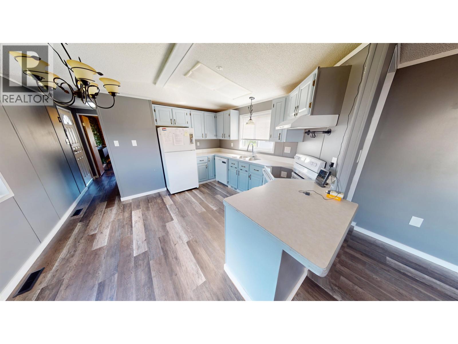 169 9207 82 Street Property Photo 7
