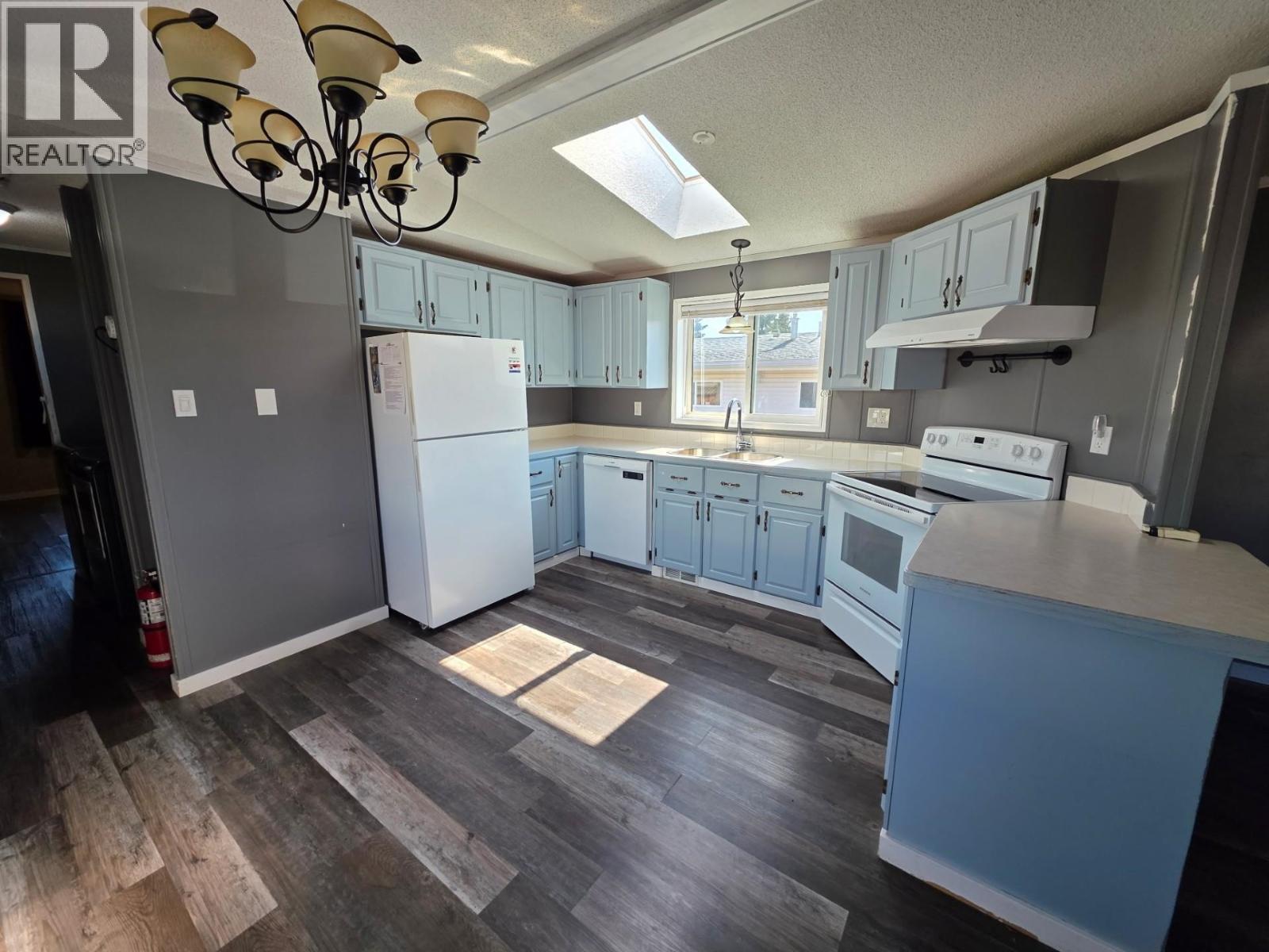 169 9207 82 Street Property Photo 8
