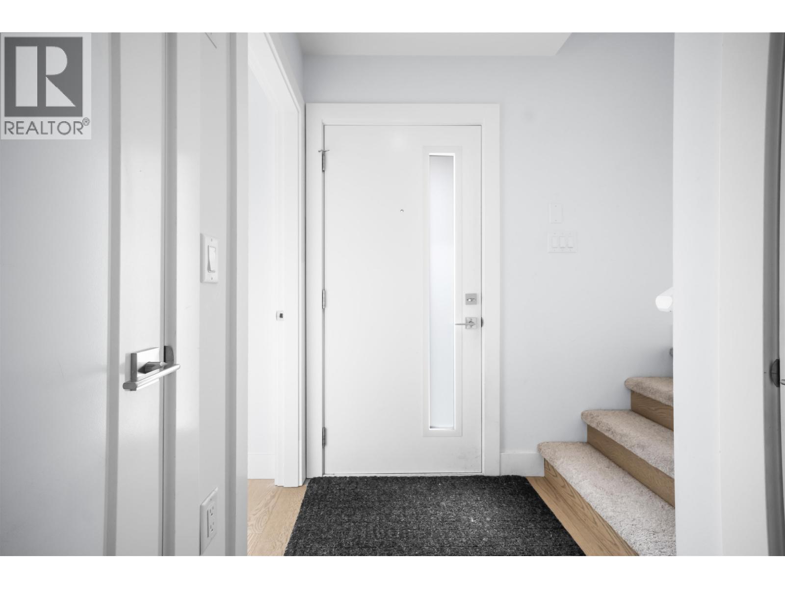7 5377 8a Avenue Property Photo 11