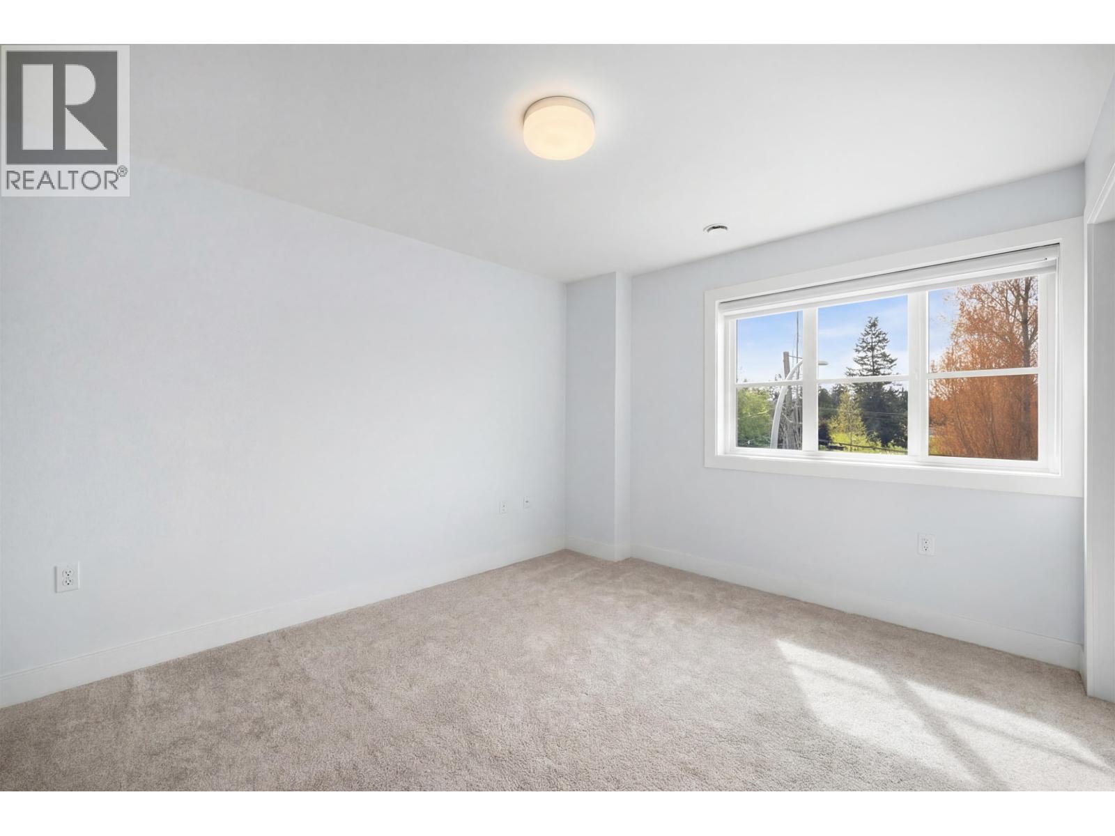 7 5377 8a Avenue Property Photo 16