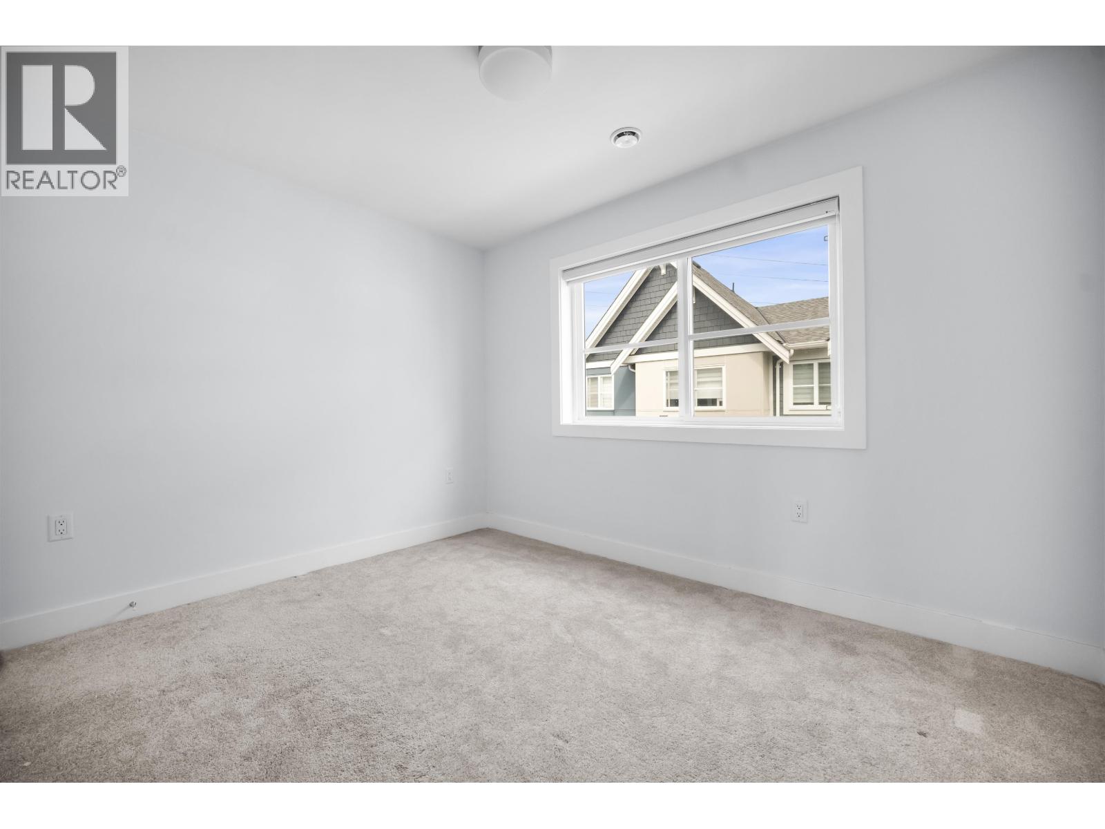 7 5377 8a Avenue Property Photo 19