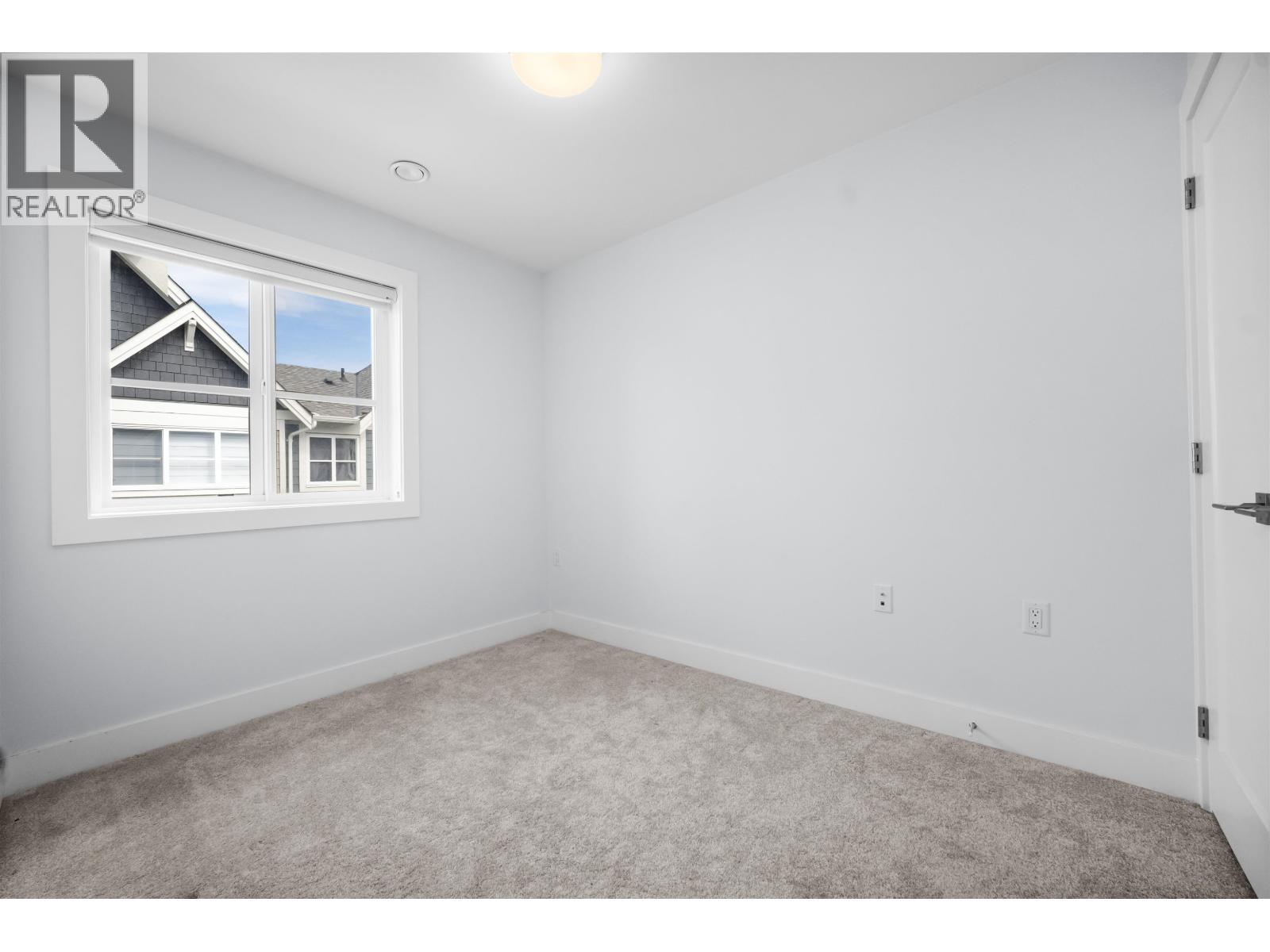 7 5377 8a Avenue Property Photo 20