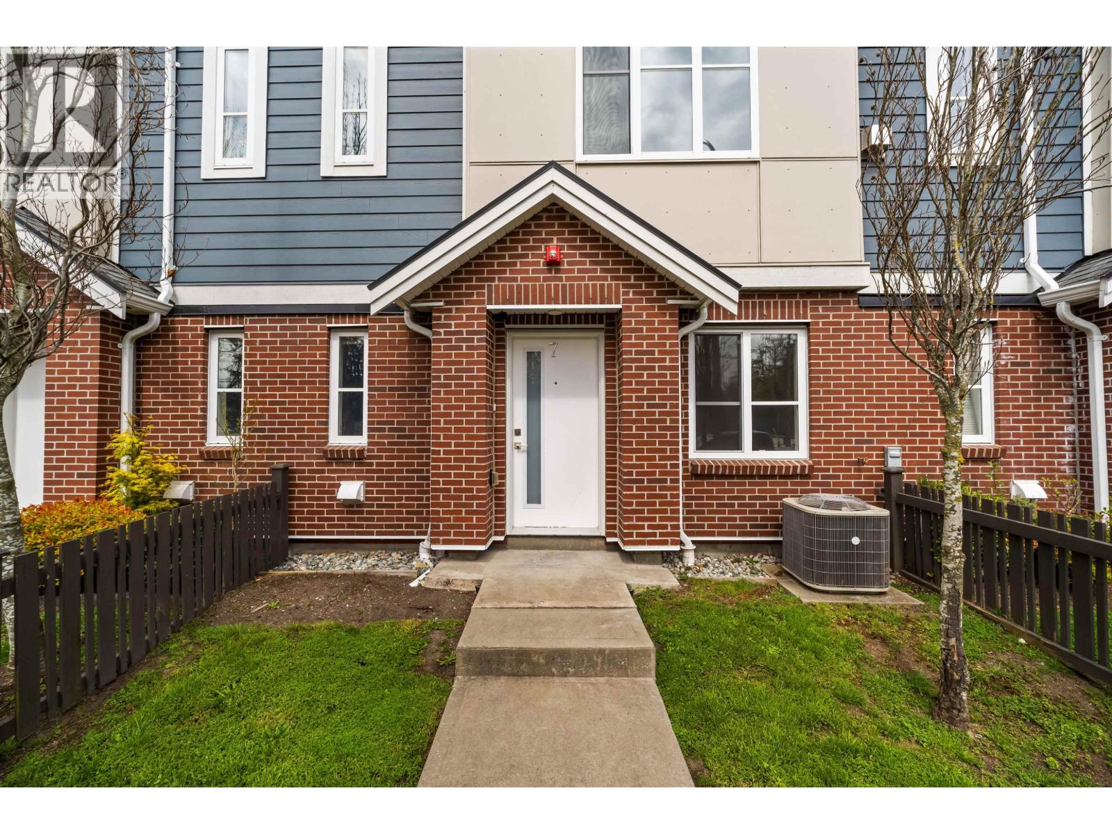 7 5377 8a Avenue Property Photo 25
