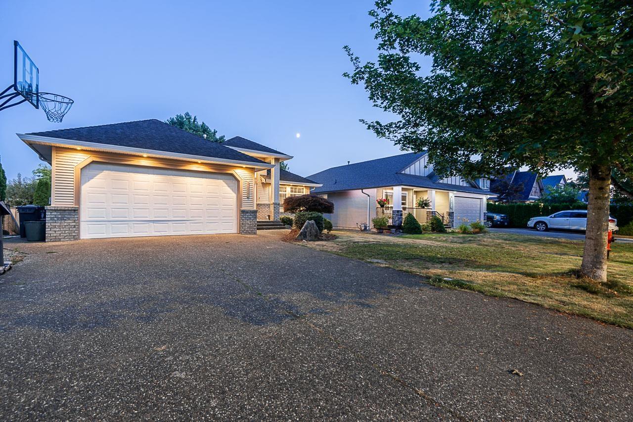 26880 25a Avenue Property Photo 3