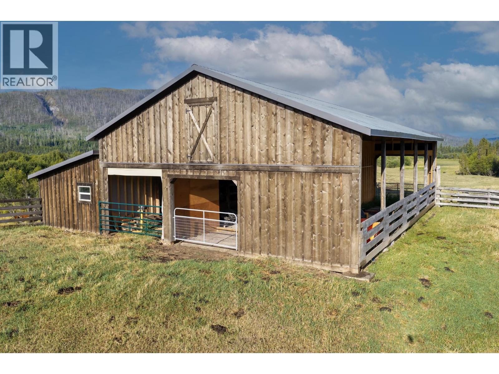 10443 Nithi Pit Road Property Photo 3