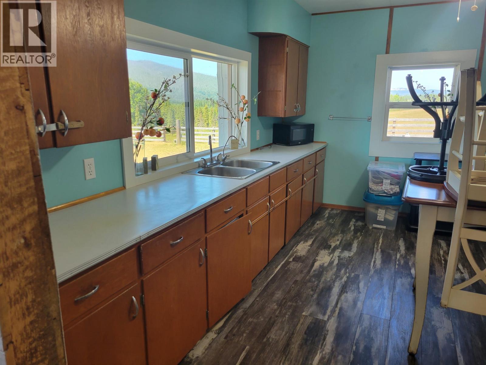 10443 Nithi Pit Road Property Photo 4