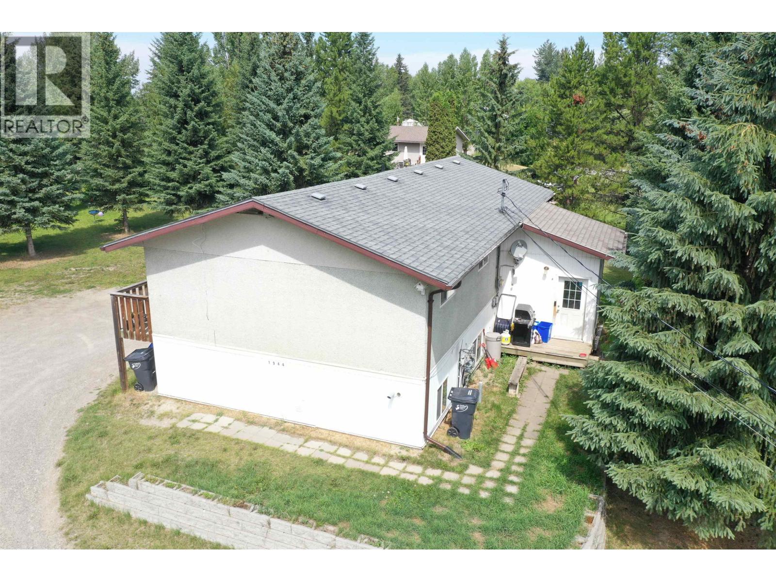 1944 Poplar Avenue Property Photo 2