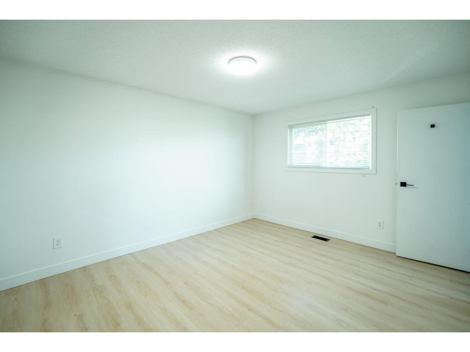 2418 Wayburne Crescent Property Photo 11