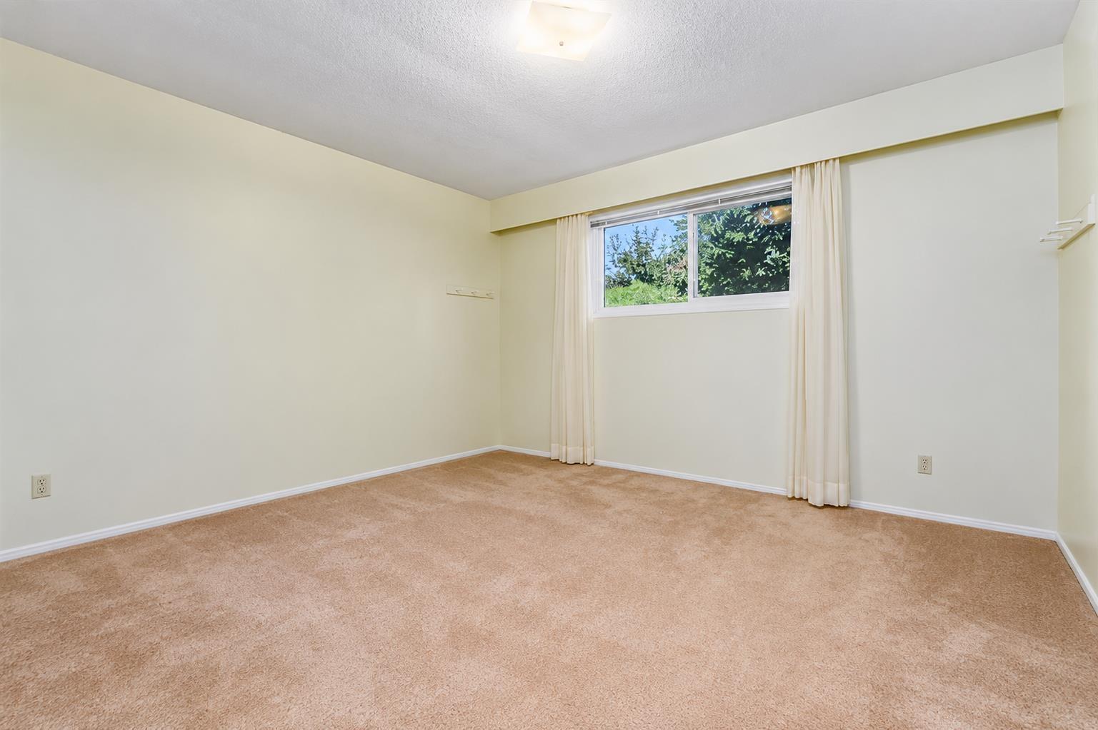9835 Angus Drive Property Photo 6