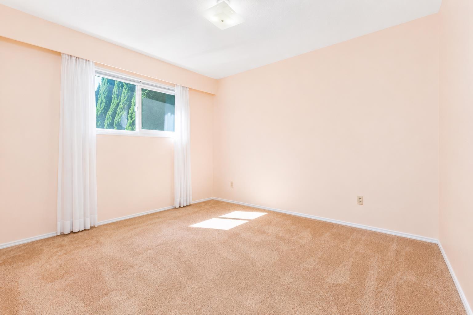 9835 Angus Drive Property Photo 7