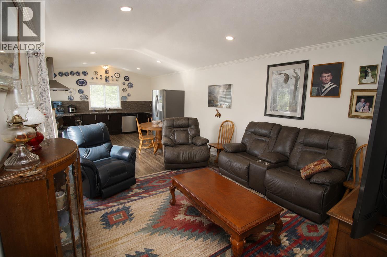 12 3960 Drive In Road Property Photo 6