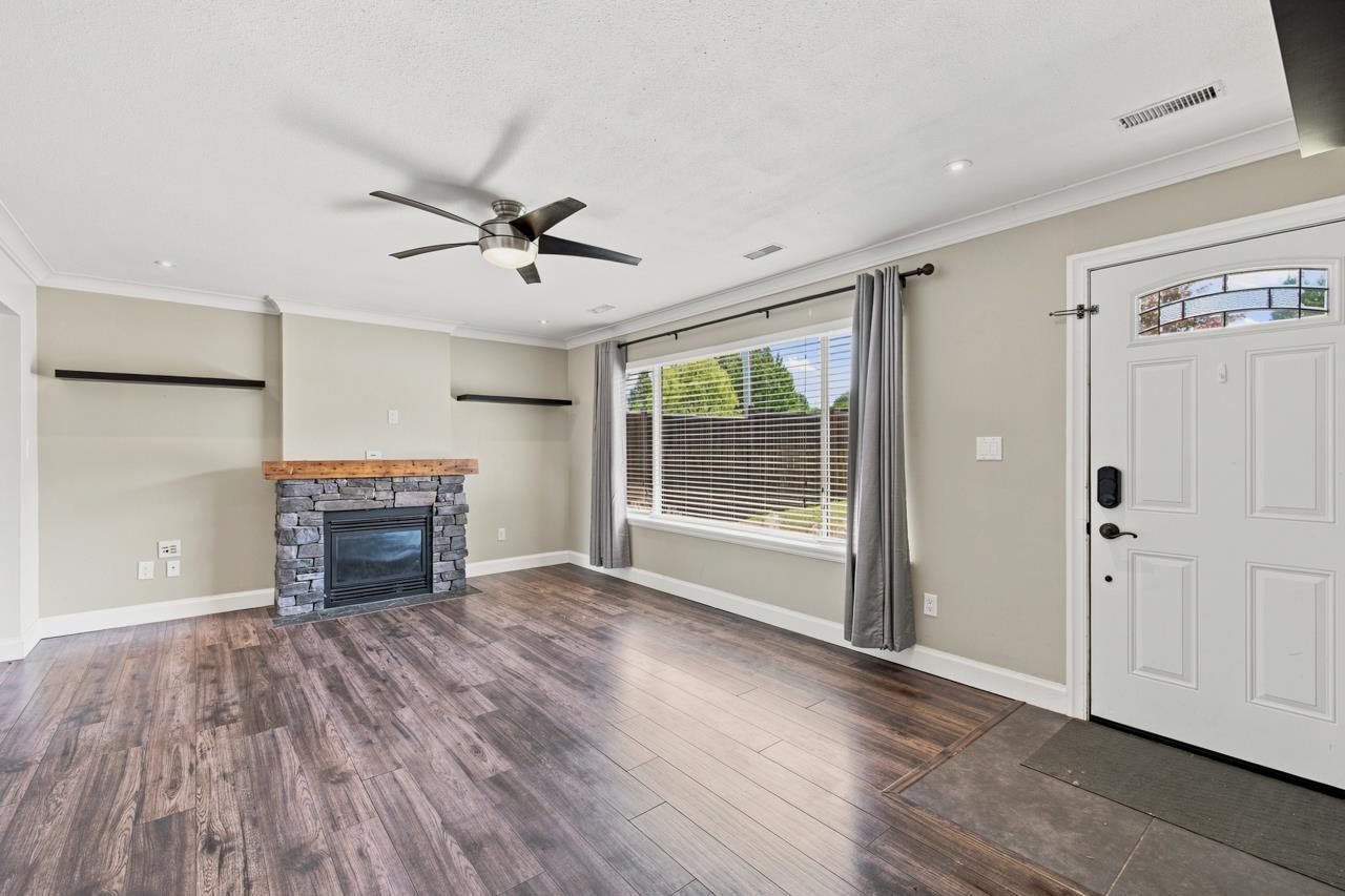 26647 30a Avenue Property Photo 4
