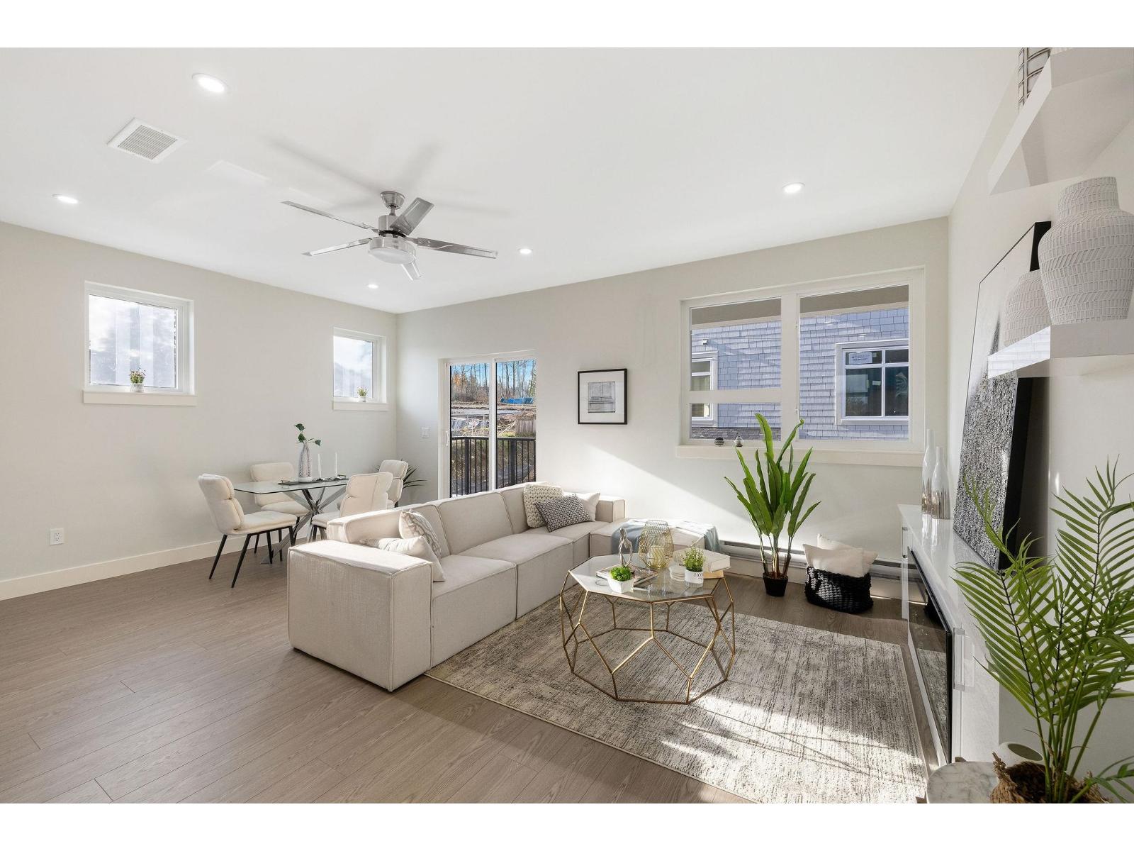 9 14391 61a Avenue Property Photo 1