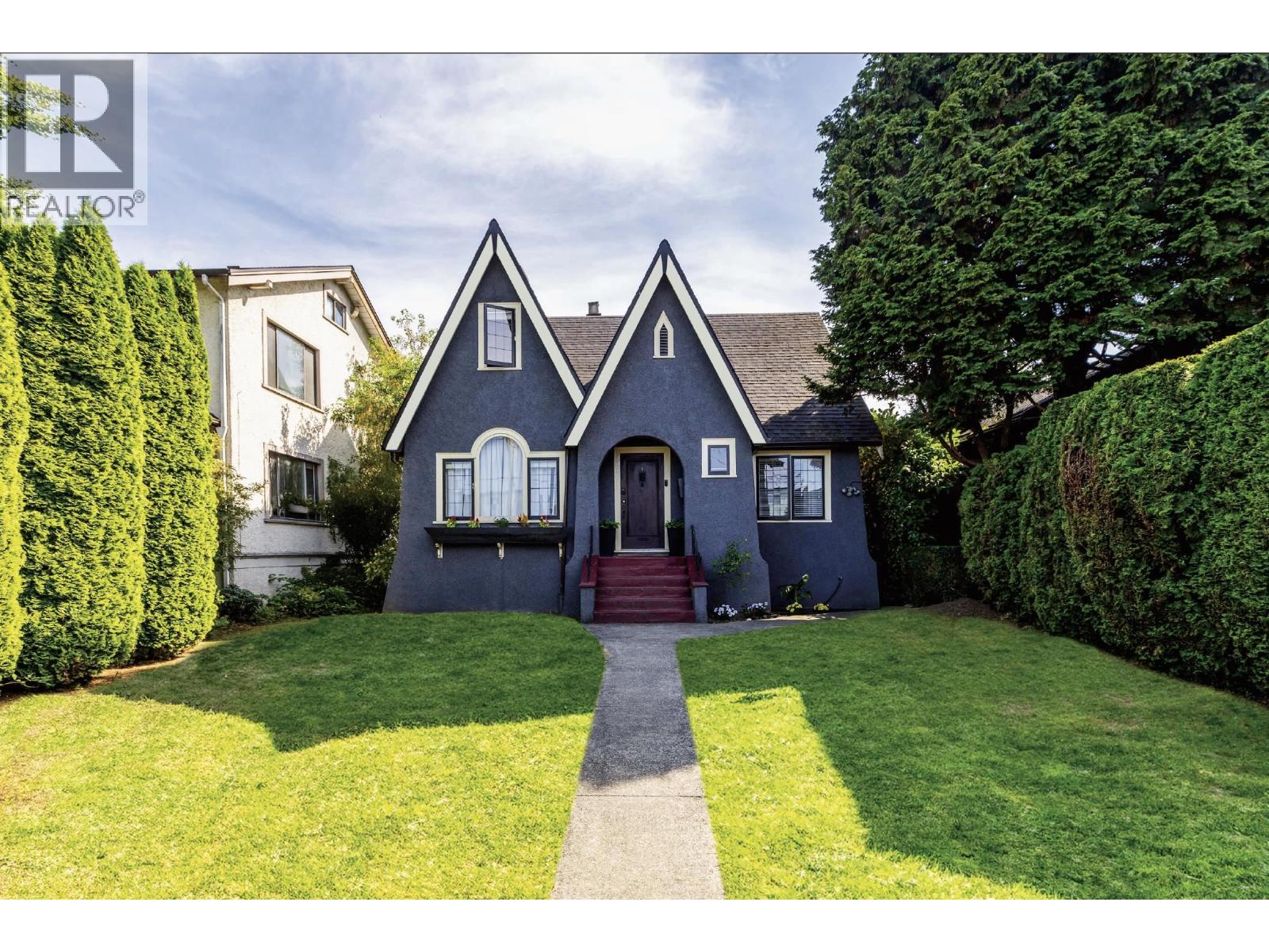 3026 Point Grey Road Property Photo 2