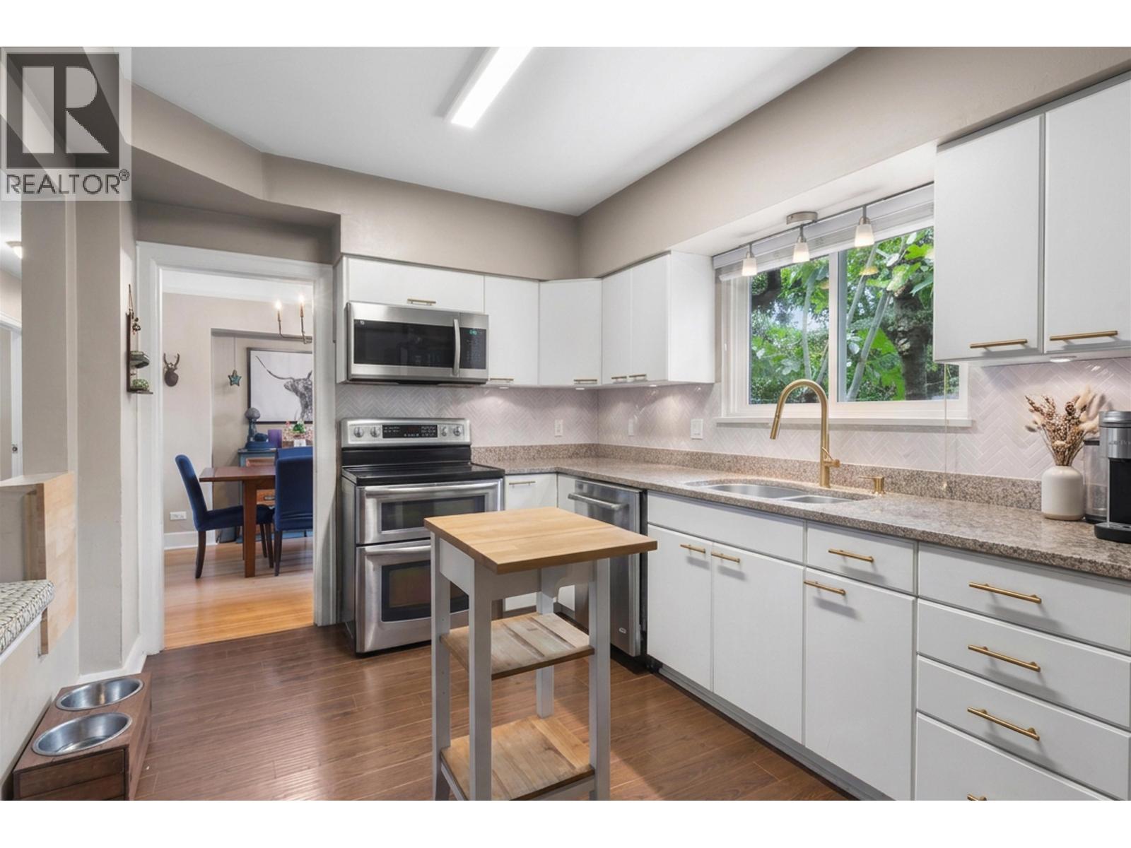 3026 Point Grey Road Property Photo 12