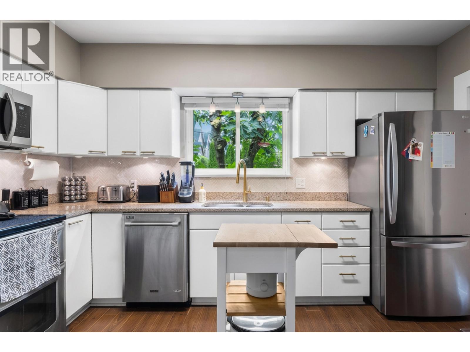 3026 Point Grey Road Property Photo 13
