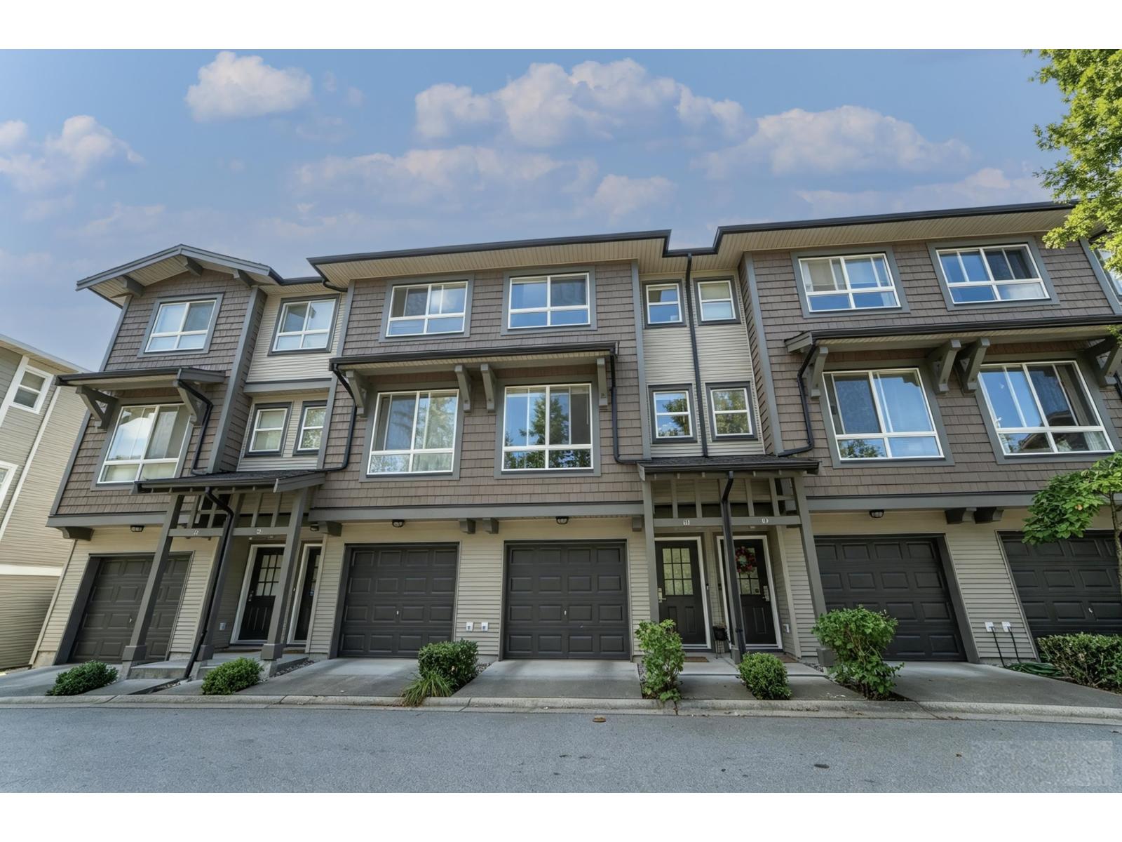 94 2729 158 Street Property Photo 2