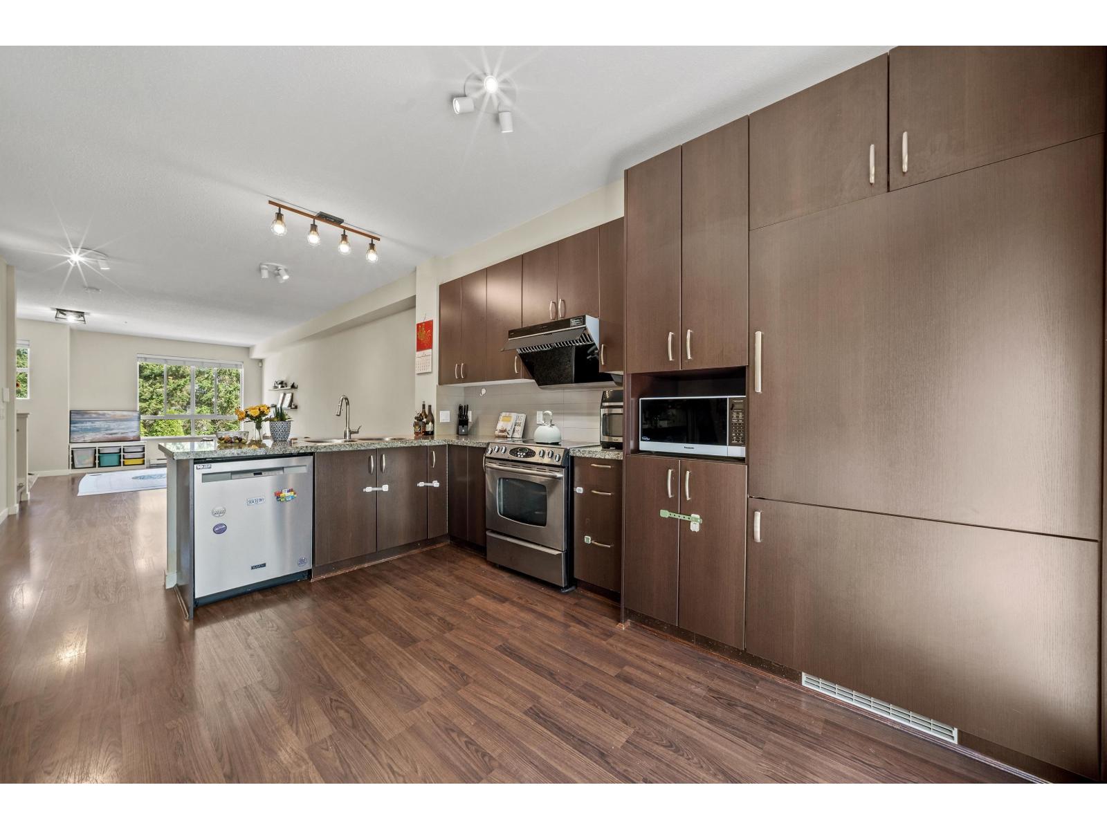 94 2729 158 Street Property Photo 15