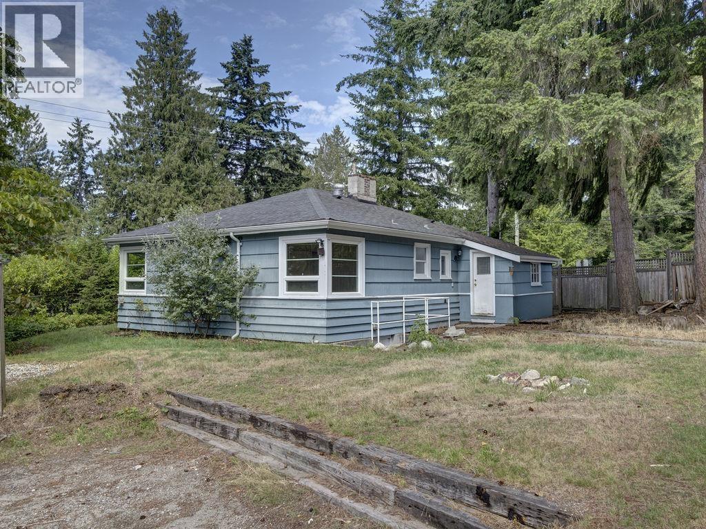 5724 Porpoise Bay Road Property Photo 3