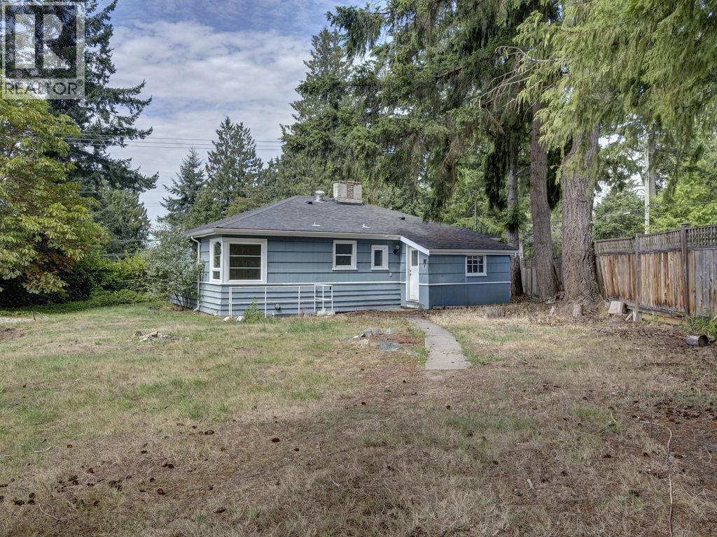 5724 Porpoise Bay Road Property Photo 4