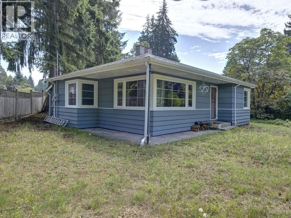 5724 Porpoise Bay Road Property Photo 5