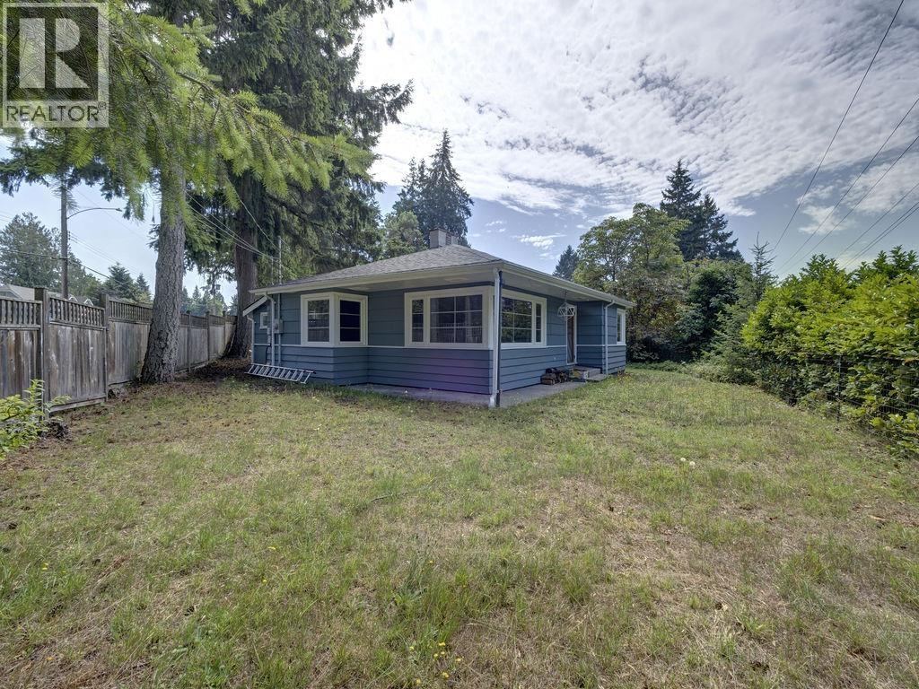 5724 Porpoise Bay Road Property Photo 6