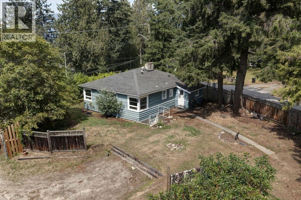 5724 Porpoise Bay Road Property Photo 8