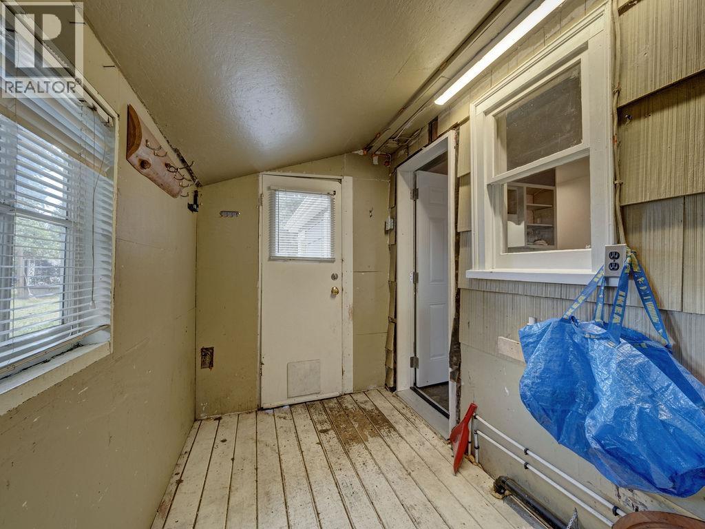 5724 Porpoise Bay Road Property Photo 9