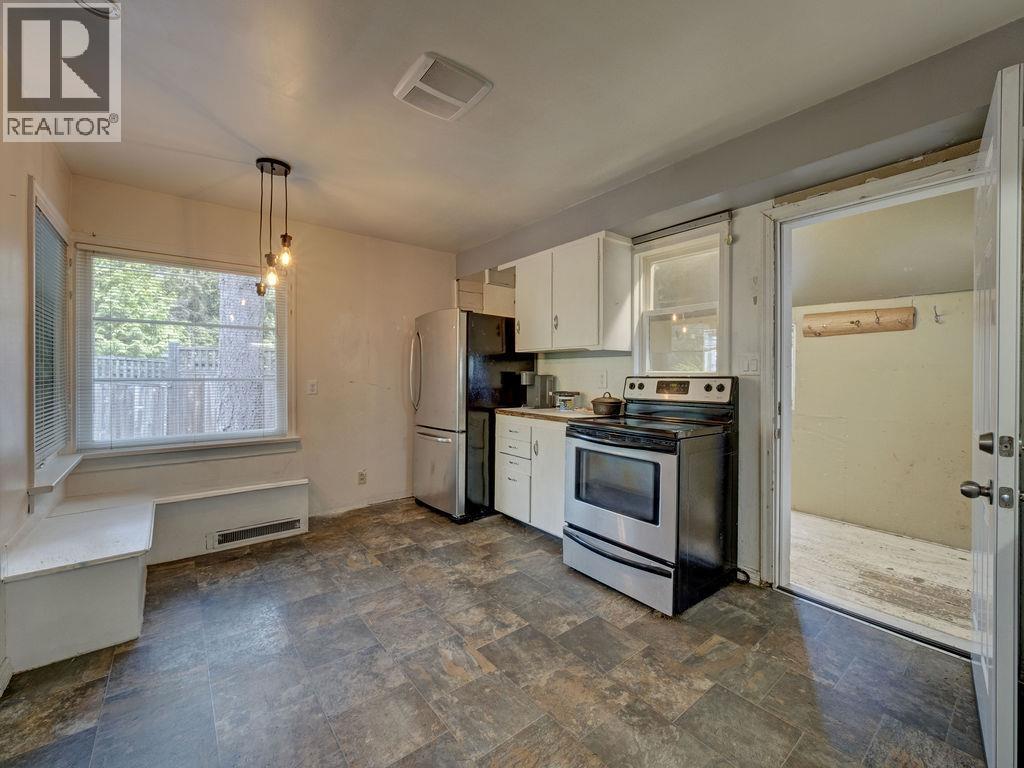 5724 Porpoise Bay Road Property Photo 10