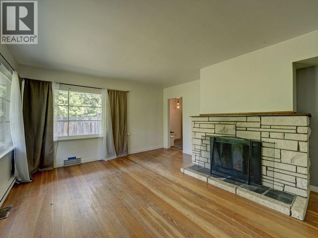 5724 Porpoise Bay Road Property Photo 14
