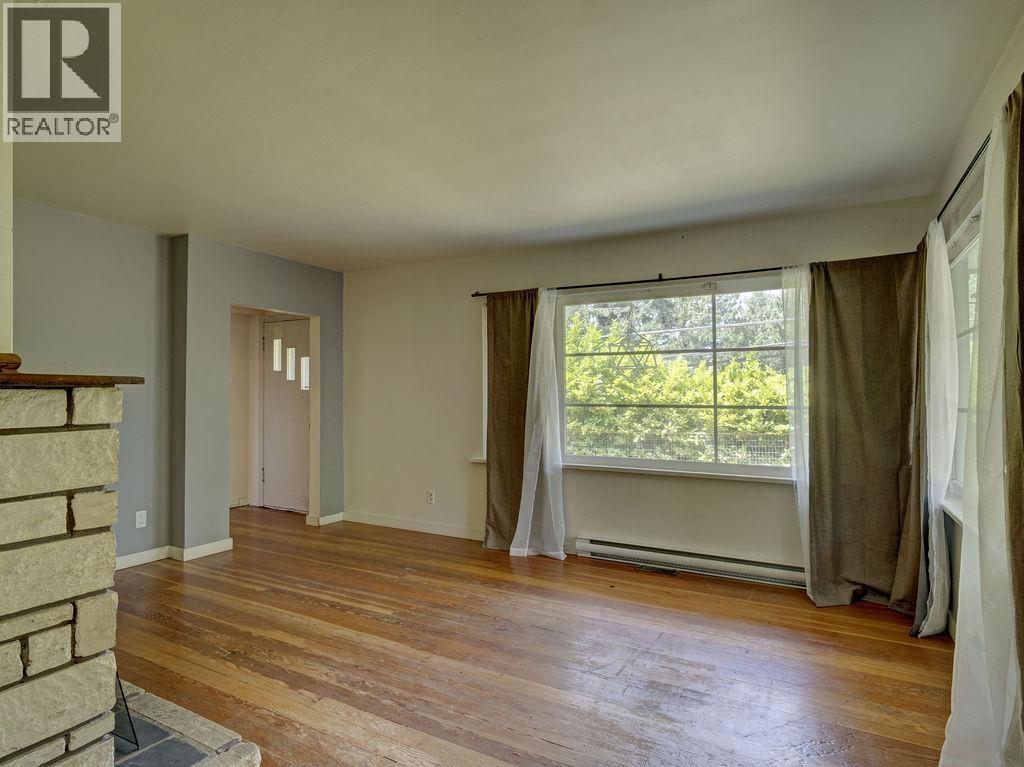 5724 Porpoise Bay Road Property Photo 15