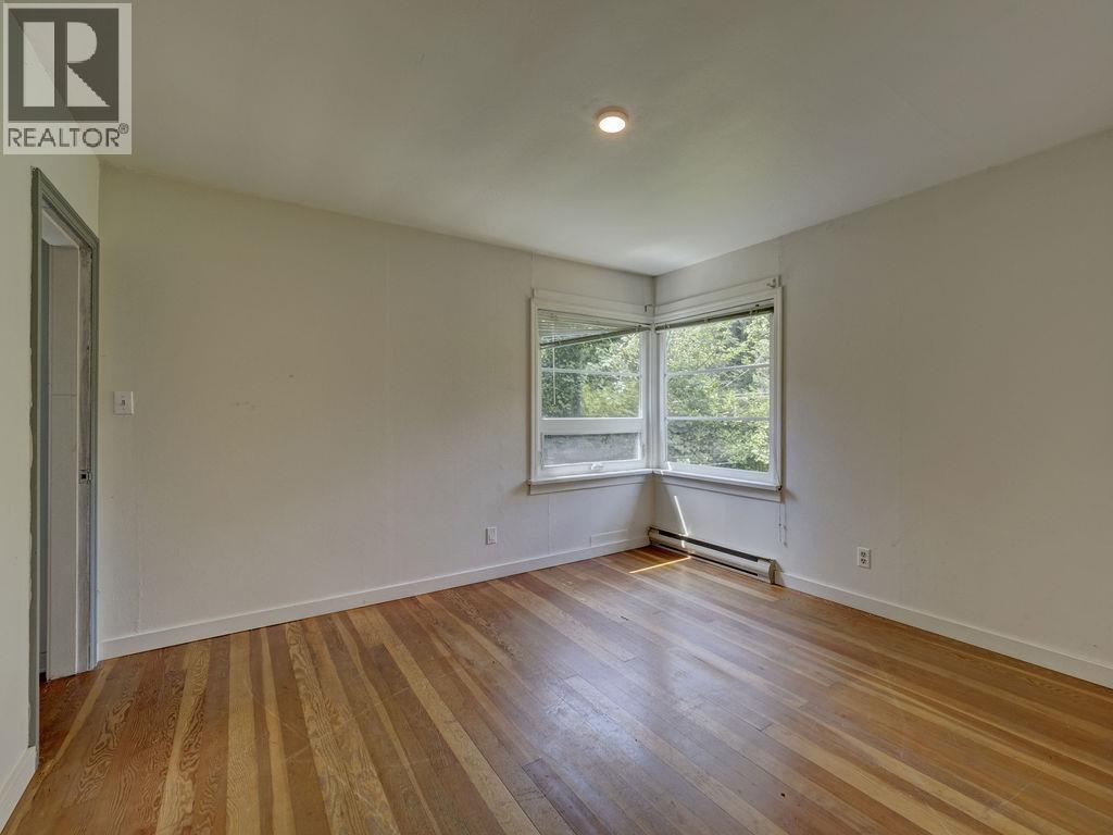 5724 Porpoise Bay Road Property Photo 16