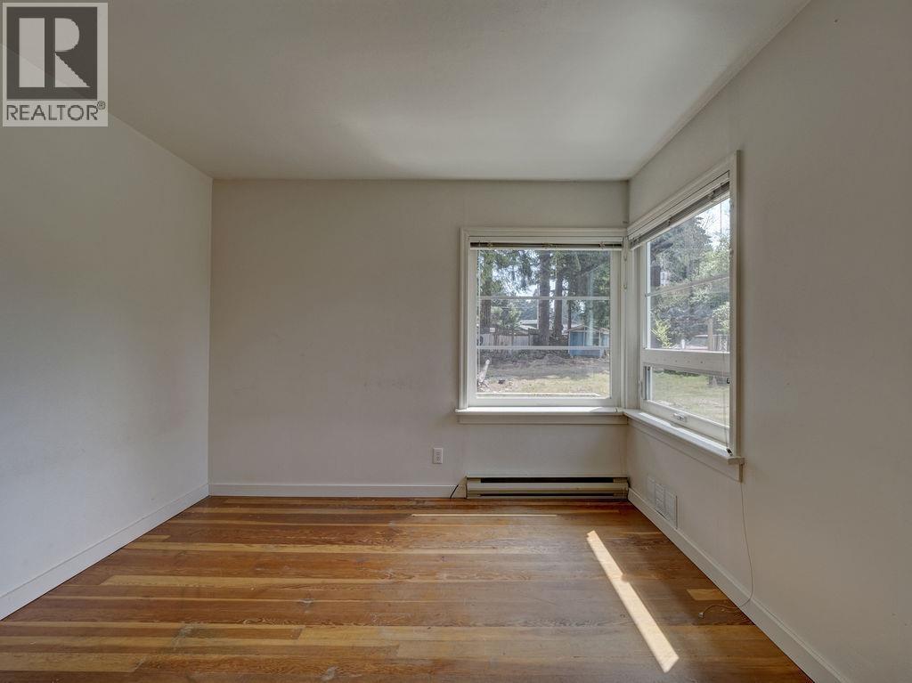5724 Porpoise Bay Road Property Photo 18